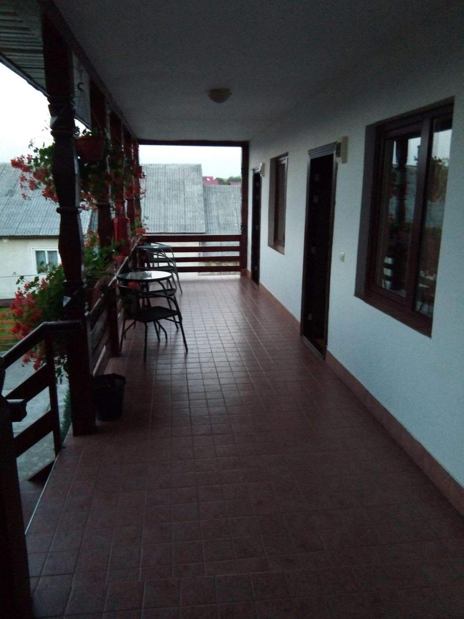 Cris & Mona Hotell Săpînţa Exteriör bild