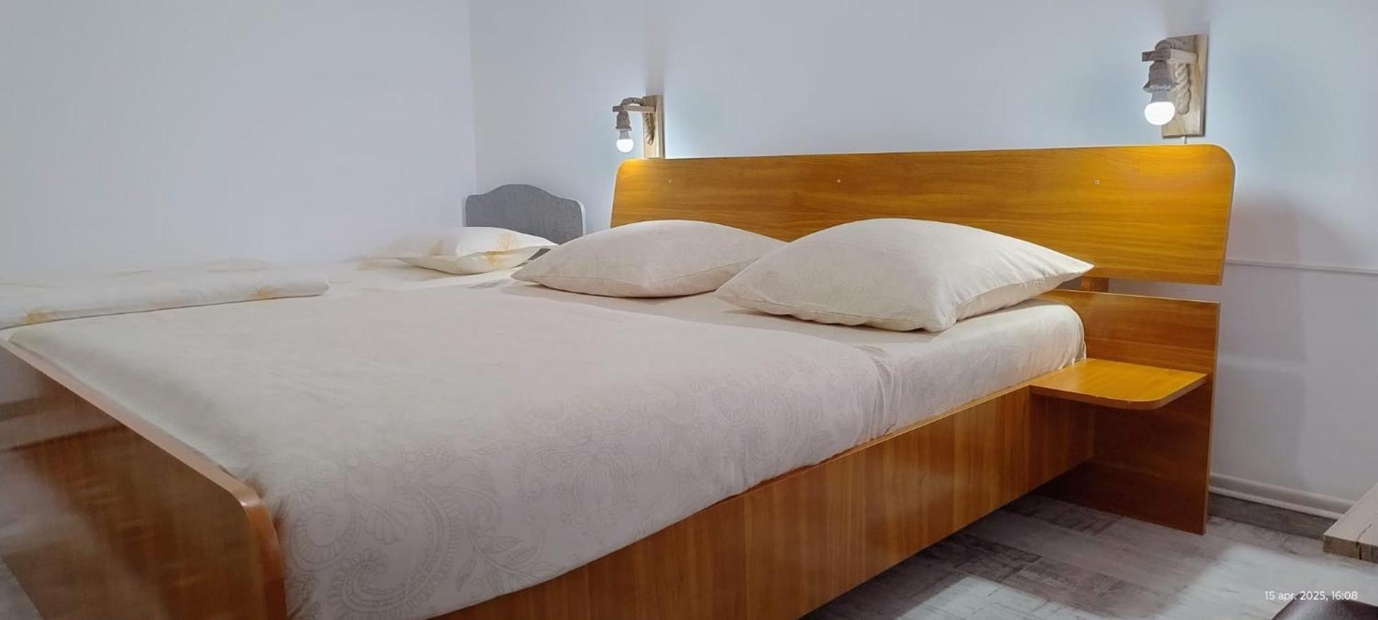 Cris & Mona Hotell Săpînţa Exteriör bild